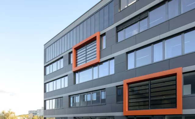 Lamellenfenster Haus Seite