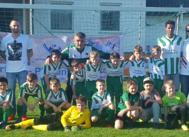 U10 des DSG Haid mit Ihrem Trainer Herrn Dusan Vujaklija.