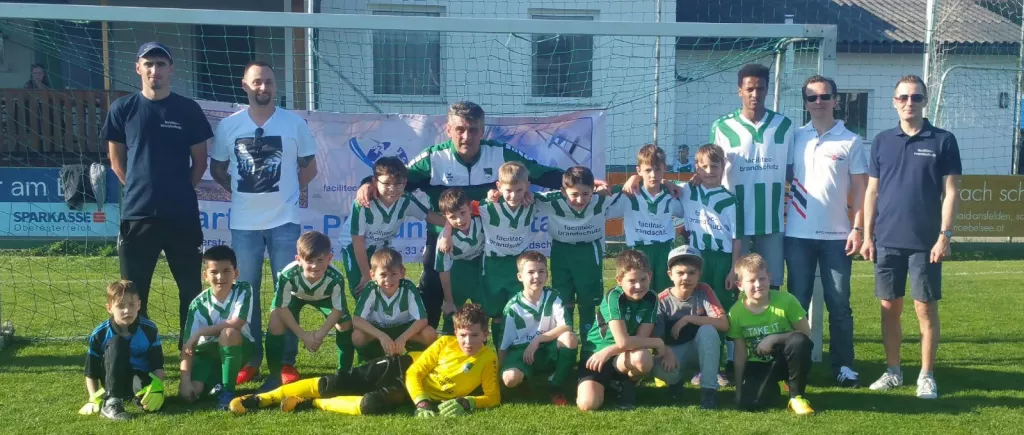 U10 des DSG Haid mit Ihrem Trainer Herrn Dusan Vujaklija.